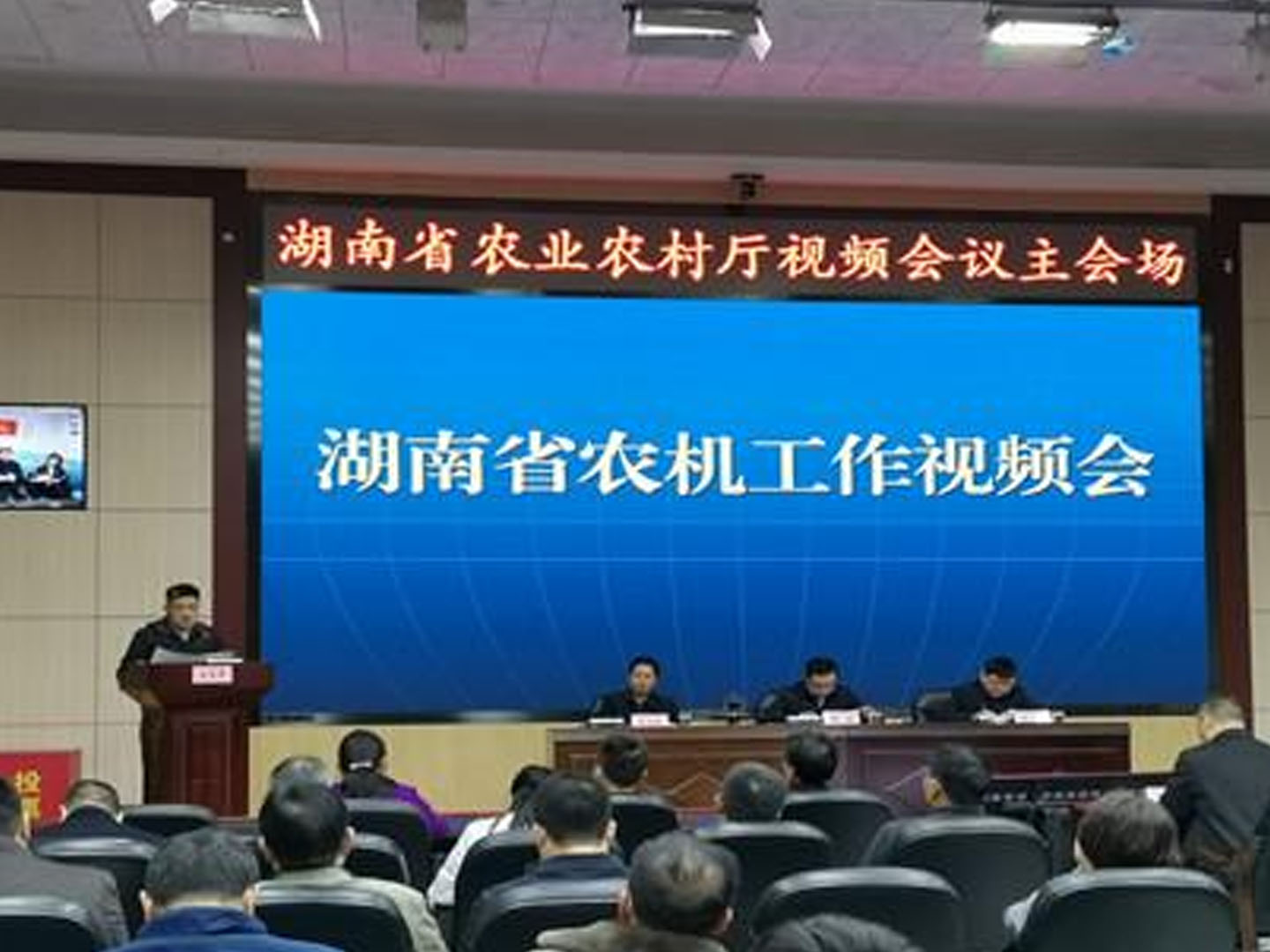 新干縣：舉辦水稻有序機拋秧觀(guān)摩會(huì )